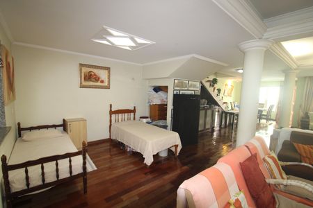 Casa à venda com 380m², 3 quartos e 7 vagasSala