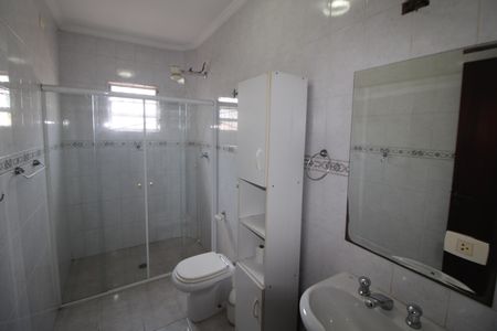 Casa à venda com 380m², 3 quartos e 7 vagasBanheiro da Suíte 1