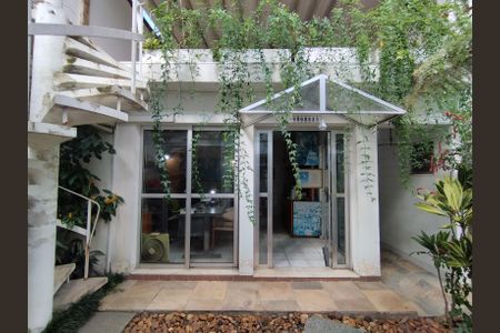 Casa à venda com 280m², 4 quartos e 5 vagasQuintal dos fundos