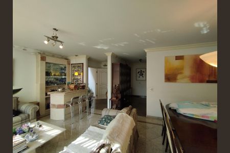 Casa à venda com 280m², 4 quartos e 5 vagasSala