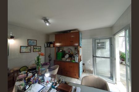 Casa à venda com 280m², 4 quartos e 5 vagasEscritório