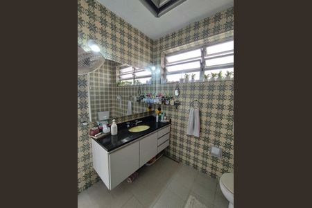 Casa à venda com 280m², 4 quartos e 5 vagasBanheiro 2