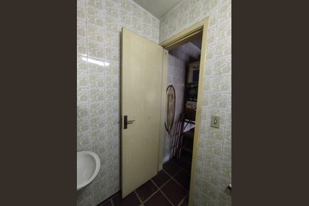 Casa à venda com 280m², 4 quartos e 5 vagasBanheiro da garagem