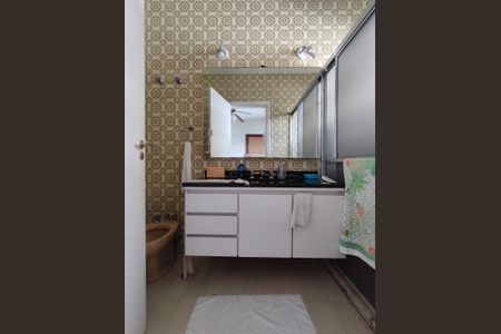 Casa à venda com 280m², 4 quartos e 5 vagasBanheiro 1