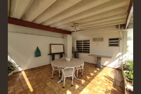 Casa à venda com 280m², 4 quartos e 5 vagasQuintal dos Fundos