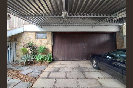 Casa à venda com 280m², 4 quartos e 5 vagasGaragem cinco carros