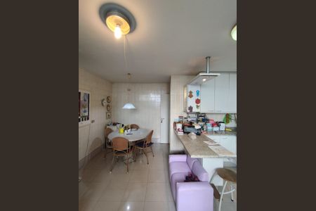 Casa à venda com 280m², 4 quartos e 5 vagasCozinha - Armários