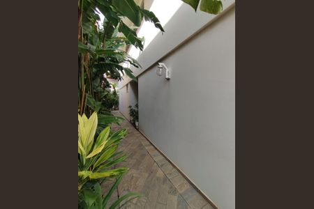 Casa à venda com 280m², 4 quartos e 5 vagasCorredor 