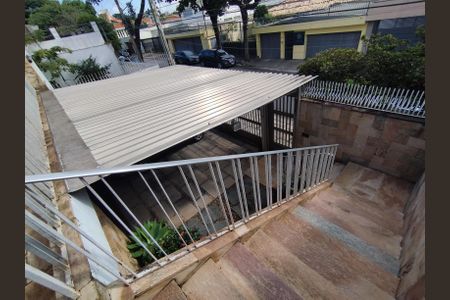 Casa à venda com 280m², 4 quartos e 5 vagasEscadas da Entrada