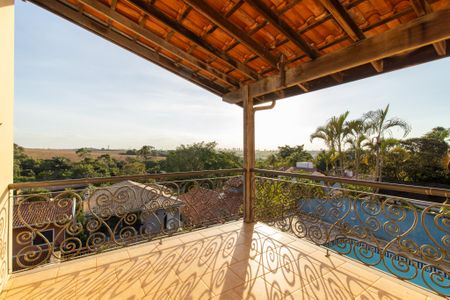 Casa à venda com 393m², 4 quartos e 4 vagas Casa à venda com 393m², 4 quartos e 4 vagasSacada Quarto
