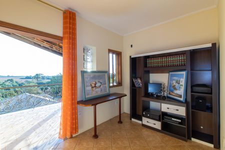 Casa à venda com 393m², 4 quartos e 4 vagas Casa à venda com 393m², 4 quartos e 4 vagasQuarto
