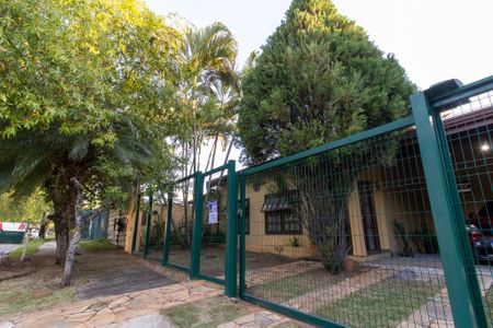 Casa à venda com 393m², 4 quartos e 4 vagas Casa à venda com 393m², 4 quartos e 4 vagasFachada