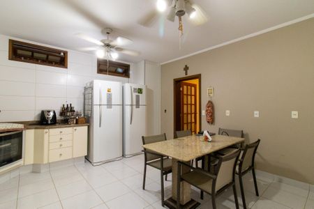 Casa à venda com 393m², 4 quartos e 4 vagas Casa à venda com 393m², 4 quartos e 4 vagasCozinha