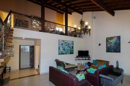 Casa à venda com 393m², 4 quartos e 4 vagas Casa à venda com 393m², 4 quartos e 4 vagasSala