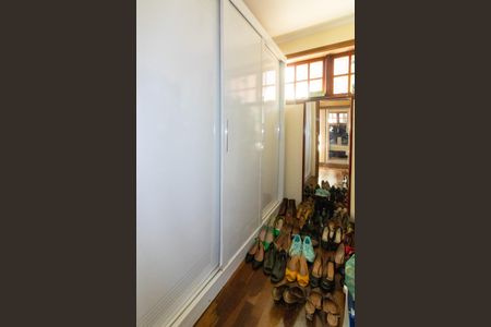 Casa à venda com 393m², 4 quartos e 4 vagas Casa à venda com 393m², 4 quartos e 4 vagasBanheiro Suíte 1