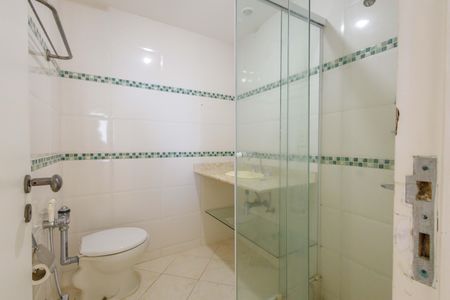 Apartamento à venda com 112m², 3 quartos e 2 vagas Apartamento à venda com 112m², 3 quartos e 2 vagasBanheiro Social
