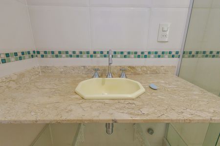 Apartamento à venda com 112m², 3 quartos e 2 vagas Apartamento à venda com 112m², 3 quartos e 2 vagasBanheiro Social