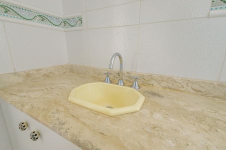 Apartamento à venda com 112m², 3 quartos e 2 vagas Apartamento à venda com 112m², 3 quartos e 2 vagasBanheiro da Suíte