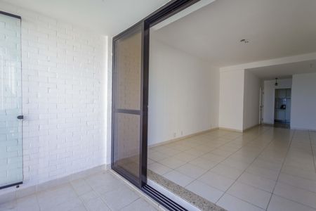 Apartamento à venda com 112m², 3 quartos e 2 vagas Apartamento à venda com 112m², 3 quartos e 2 vagasVaranda