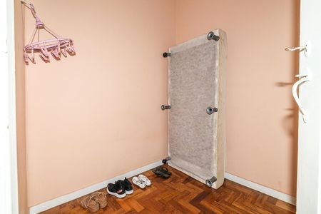 Apartamento à venda com 220m², 3 quartos e sem vaga Apartamento à venda com 220m², 3 quartos e sem vagaQuarto de Serviço