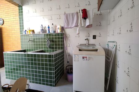 Casa de condomínio à venda com 160m², 3 quartos e 3 vagas Casa de condomínio à venda com 160m², 3 quartos e 3 vagasÁrea de Serviço