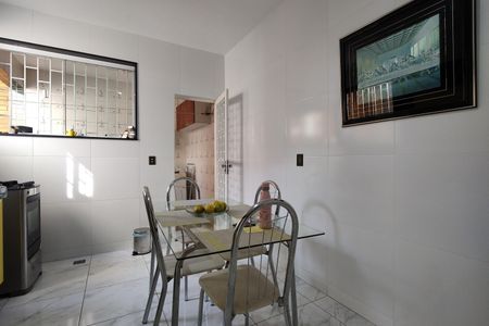 Casa de condomínio à venda com 160m², 3 quartos e 3 vagas Casa de condomínio à venda com 160m², 3 quartos e 3 vagasCozinha - Armários