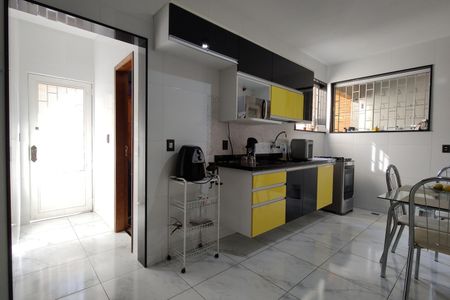 Casa de condomínio à venda com 160m², 3 quartos e 3 vagas Casa de condomínio à venda com 160m², 3 quartos e 3 vagasCozinha - Armários
