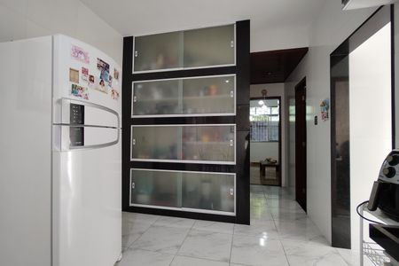 Casa de condomínio à venda com 160m², 3 quartos e 3 vagas Casa de condomínio à venda com 160m², 3 quartos e 3 vagasCozinha - Armários