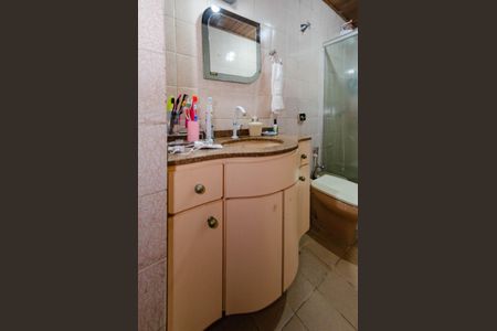 Casa à venda com 210m², 3 quartos e 3 vagas Casa à venda com 210m², 3 quartos e 3 vagasBanheiro