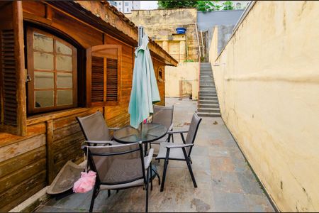 Casa à venda com 210m², 3 quartos e 3 vagas Casa à venda com 210m², 3 quartos e 3 vagasÁrea externa