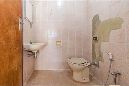 Casa à venda com 210m², 3 quartos e 3 vagas Casa à venda com 210m², 3 quartos e 3 vagasBanheiro de serviço