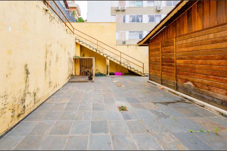 Casa à venda com 210m², 3 quartos e 3 vagas Casa à venda com 210m², 3 quartos e 3 vagasÁrea externa