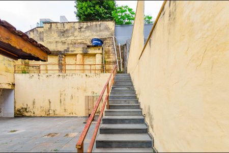 Casa à venda com 210m², 3 quartos e 3 vagas Casa à venda com 210m², 3 quartos e 3 vagasÁrea externa