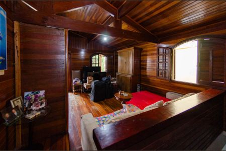 Casa à venda com 210m², 3 quartos e 3 vagas Casa à venda com 210m², 3 quartos e 3 vagasSala