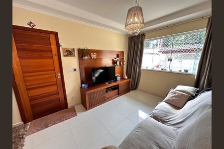 Casa à venda com 150m², 3 quartos e 4 vagas Casa à venda com 150m², 3 quartos e 4 vagasSala