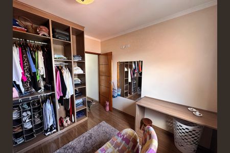 Casa à venda com 150m², 3 quartos e 4 vagas Casa à venda com 150m², 3 quartos e 4 vagasQuarto 2