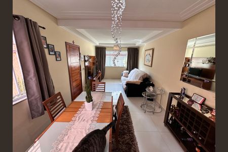 Casa à venda com 150m², 3 quartos e 4 vagas Casa à venda com 150m², 3 quartos e 4 vagasSala