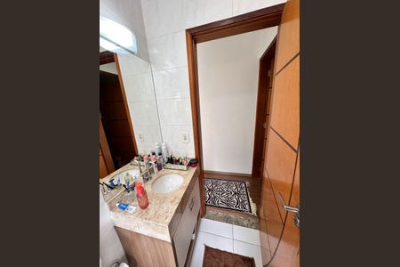 Casa à venda com 150m², 3 quartos e 4 vagas Casa à venda com 150m², 3 quartos e 4 vagasBanheiro Social