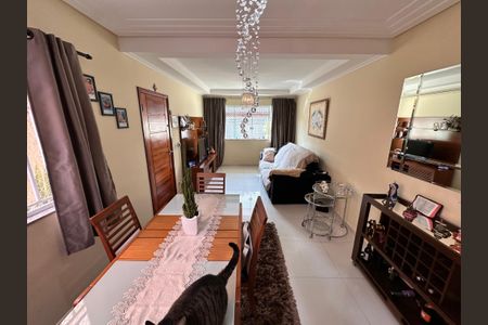 Casa à venda com 150m², 3 quartos e 4 vagas Casa à venda com 150m², 3 quartos e 4 vagasSala