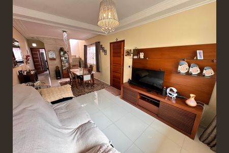 Casa à venda com 150m², 3 quartos e 4 vagas Casa à venda com 150m², 3 quartos e 4 vagasSala