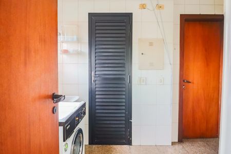 Apartamento à venda com 138m², 4 quartos e 3 vagas Apartamento à venda com 138m², 4 quartos e 3 vagasCozinha e Área de Serviço