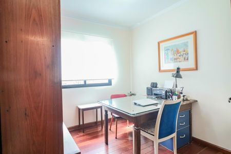 Apartamento à venda com 138m², 4 quartos e 3 vagas Apartamento à venda com 138m², 4 quartos e 3 vagasEscritório