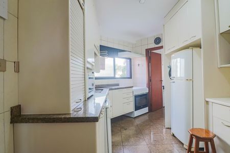 Apartamento à venda com 138m², 4 quartos e 3 vagas Apartamento à venda com 138m², 4 quartos e 3 vagasCozinha e Área de Serviço