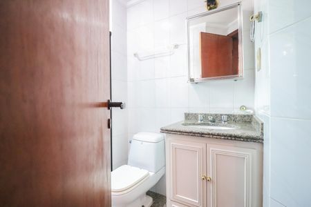 Apartamento à venda com 138m², 4 quartos e 3 vagas Apartamento à venda com 138m², 4 quartos e 3 vagasBanheiro Social