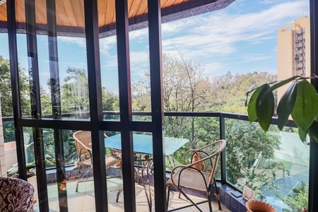 Apartamento à venda com 138m², 4 quartos e 3 vagas Apartamento à venda com 138m², 4 quartos e 3 vagasVaranda