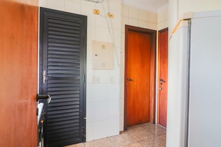 Apartamento à venda com 138m², 4 quartos e 3 vagas Apartamento à venda com 138m², 4 quartos e 3 vagasCozinha e Área de Serviço
