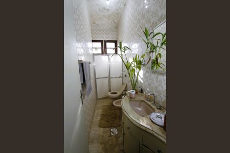 Casa à venda com 381m², 7 quartos e 2 vagasbanheiro social andar de baixo