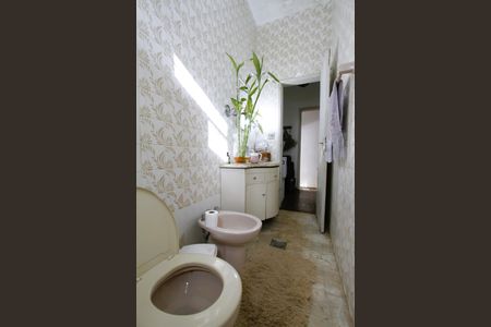 Casa à venda com 381m², 7 quartos e 2 vagasbanheiro social andar de baixo