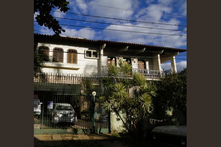Casa à venda com 381m², 7 quartos e 2 vagasFachada