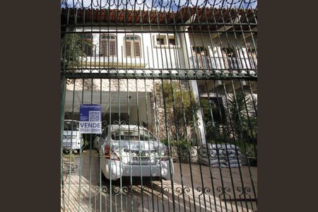 Casa à venda com 381m², 7 quartos e 2 vagasFachada